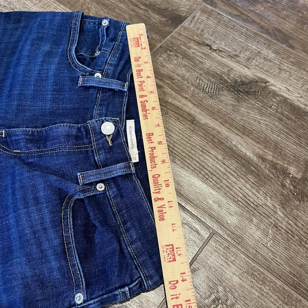 Levi's Mid-Length Shorts Women Size 27 Blue Medium Wash Mid-Rise Cuffed Denim - Picture 2 of 9